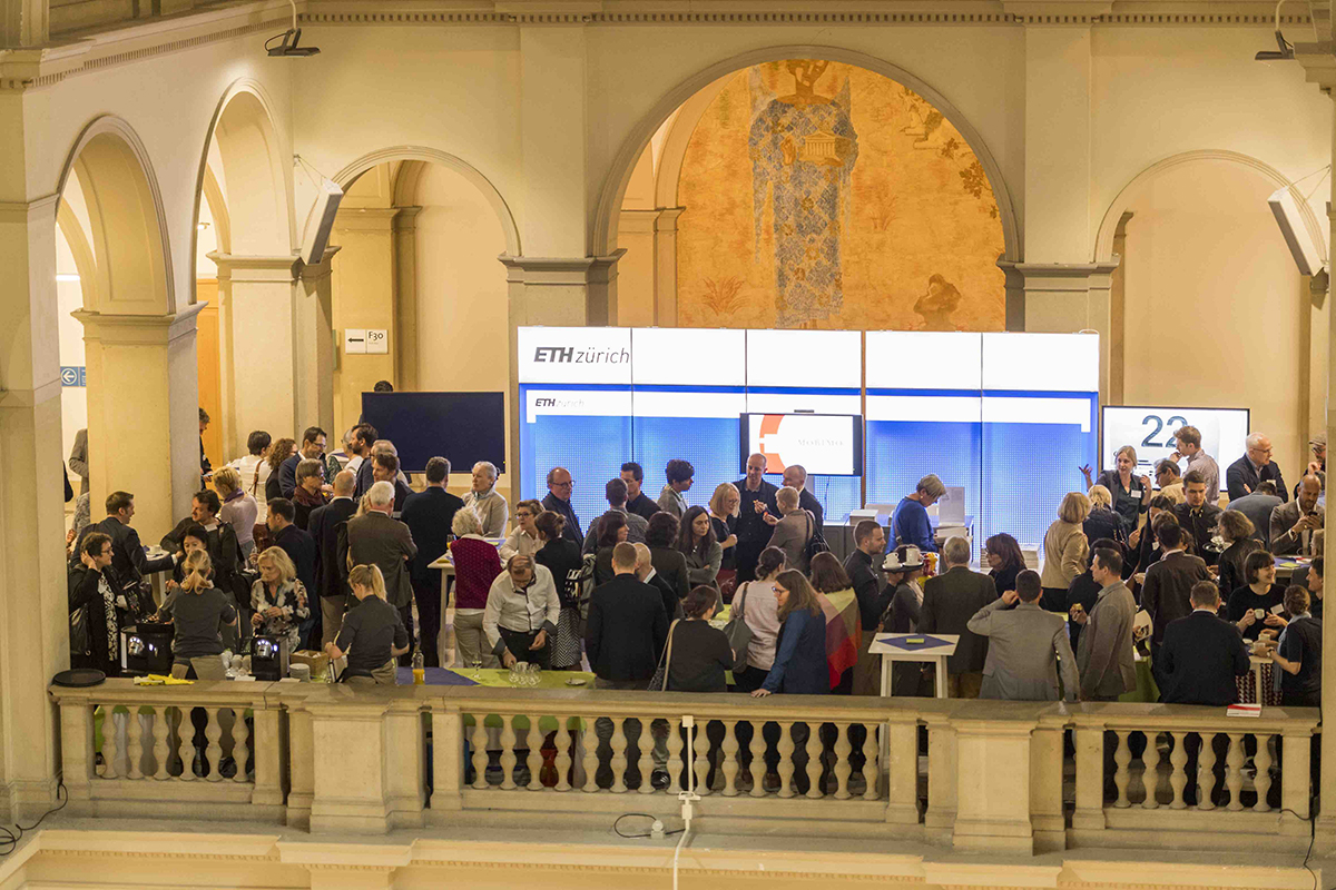 Das Publikum im Semperbau der ETH.
