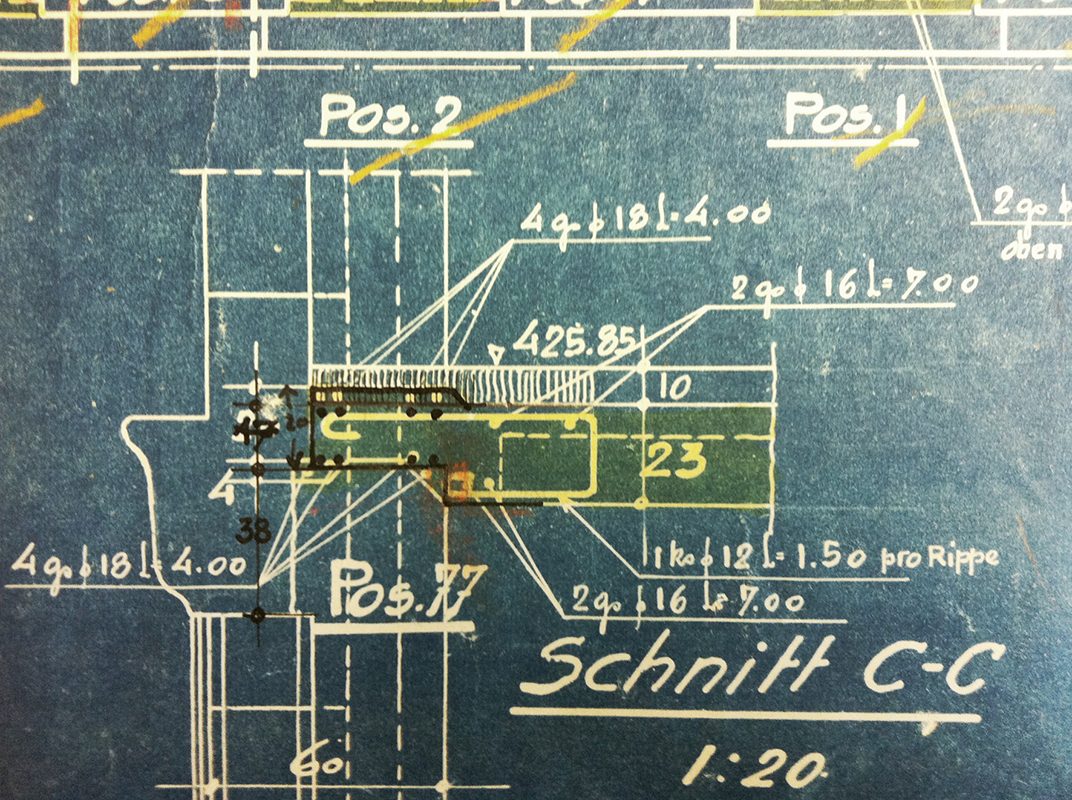 Originaldetail der fehlenden Verbindung von Hourdis­decken und Fassade.