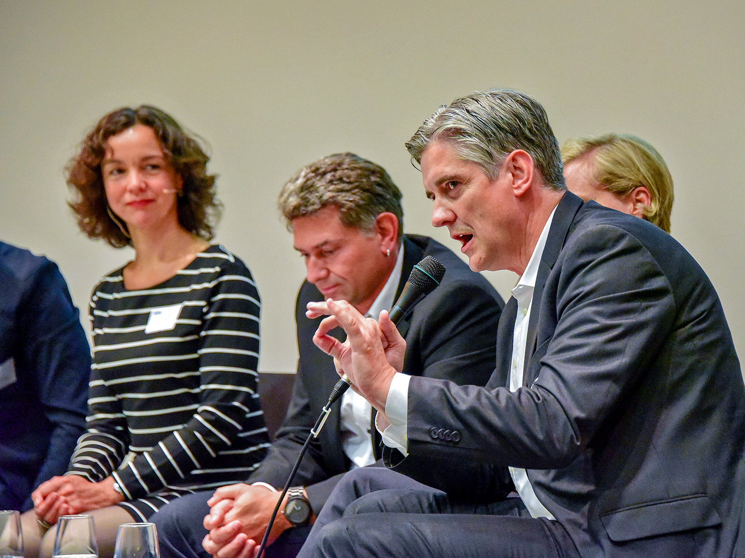 SIA-Präsident Stefan Cadosch während der Podiumsdiskussion, an der sich auch das Publikum beteiligte.
