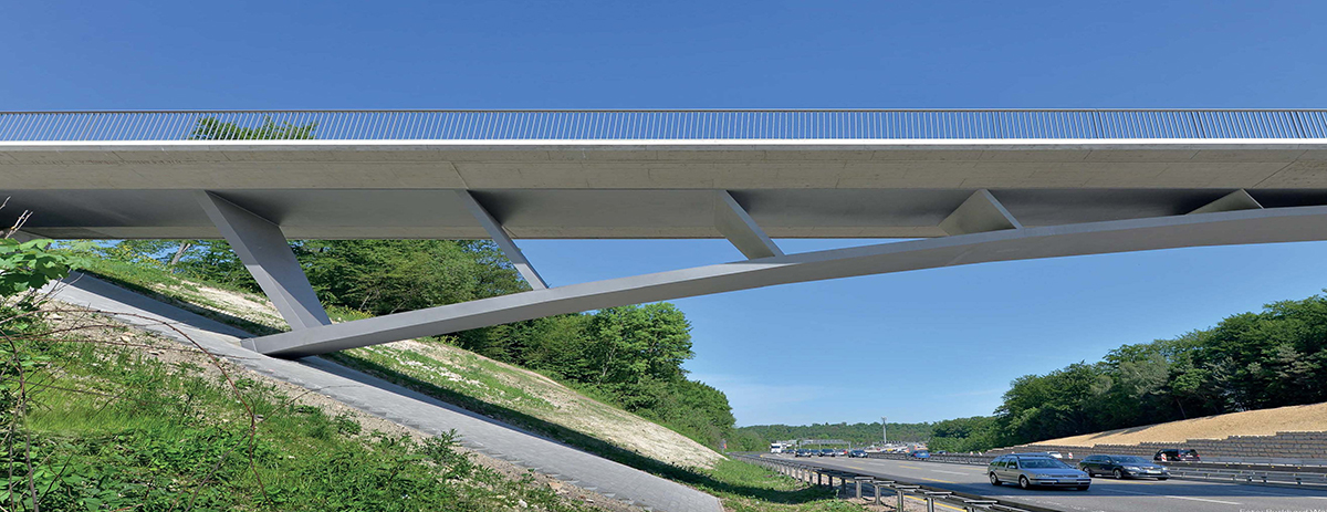 Auszeichnung: Strassenbrücke «Rotes Steigle» über die A8 zwischen dem Kreuz Stuttgart und der Anschlussstelle Leonberg/Ost Ingenieurbüro: Schlaich Bergermann Partner, Stuttgart Bauherr: Regierungspräsidium Stuttgart