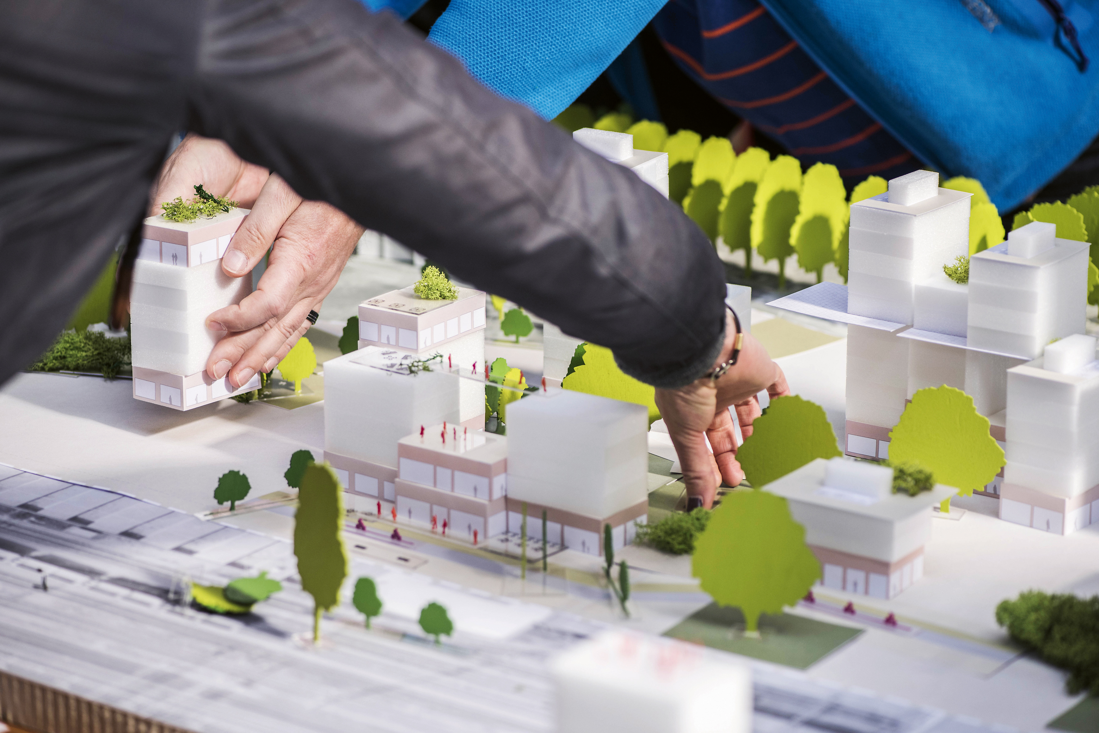 Lors de la planification du projet de développement de la Neugasse, la population a pu mettre en oeuvre ses idées dans des maquettes à l’échelle 1:200.