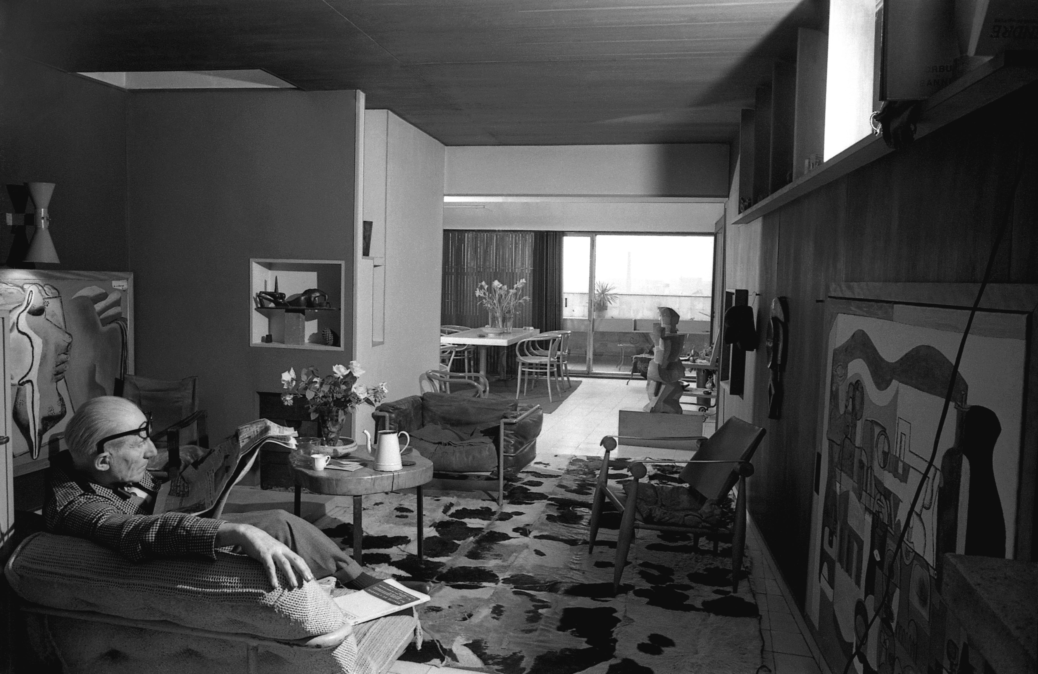 Le Corbusier chez lui. Boulogne Billancourt, 1953. Exposée de manière permanente au Studio Willy Rizzo.
