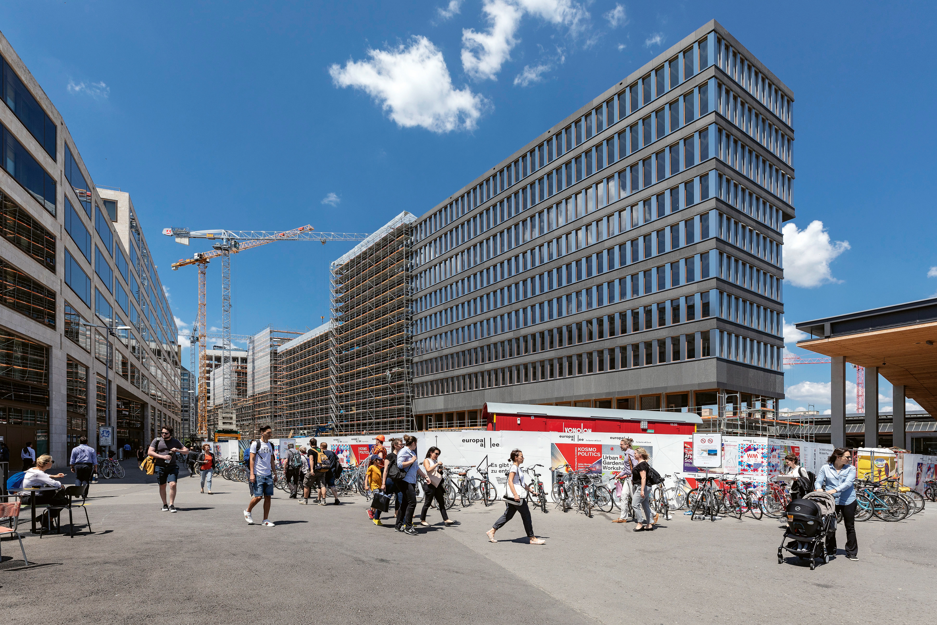 Le aree di sviluppo delle FFS si trovano in genere in zone centrali di notevole interesse – nella foto Europaallee a Zurigo.