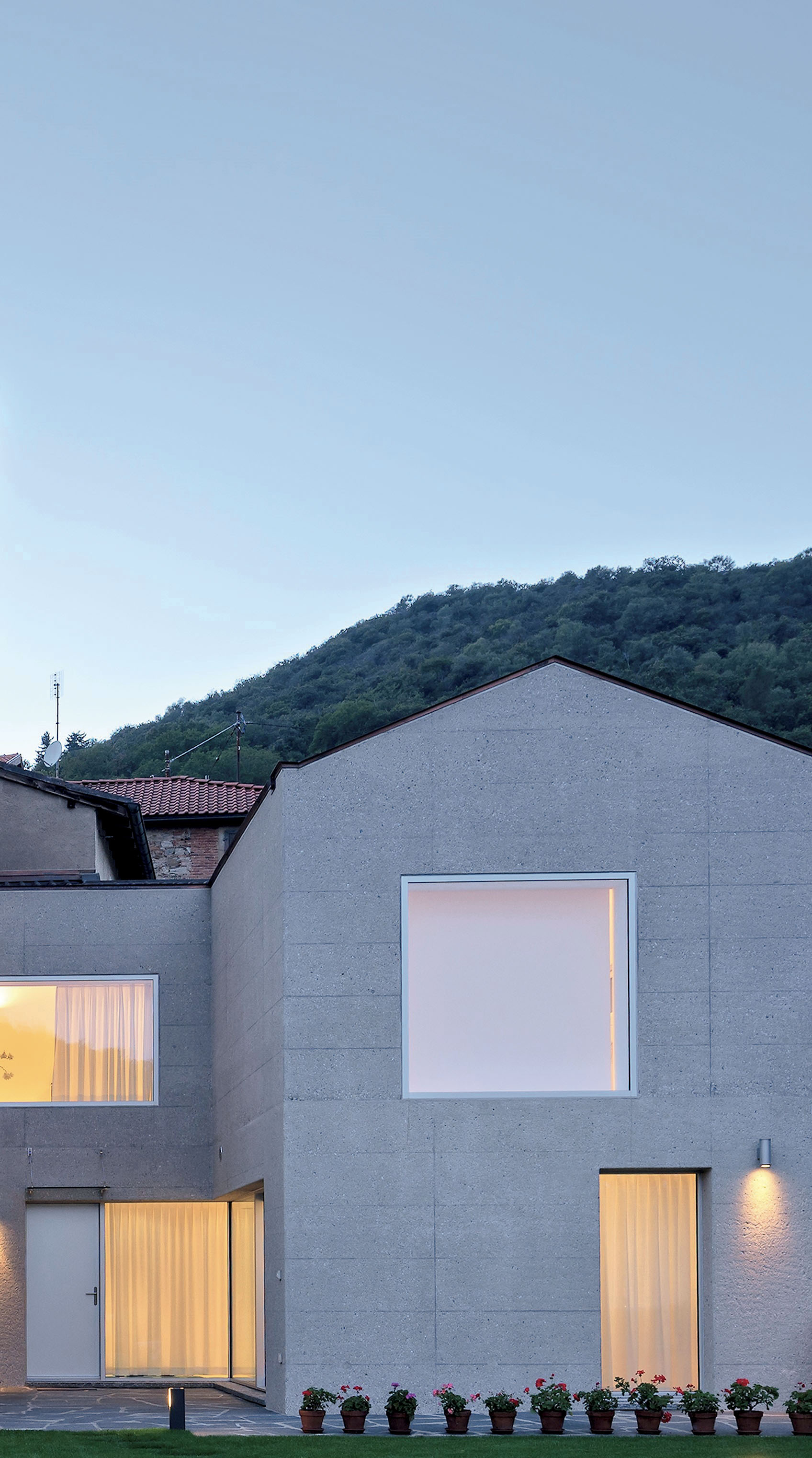 L’arte del costruire, unendo il nuovo all’esistente – Casa unifamiliare; Novaggio, bb.architetti associati.