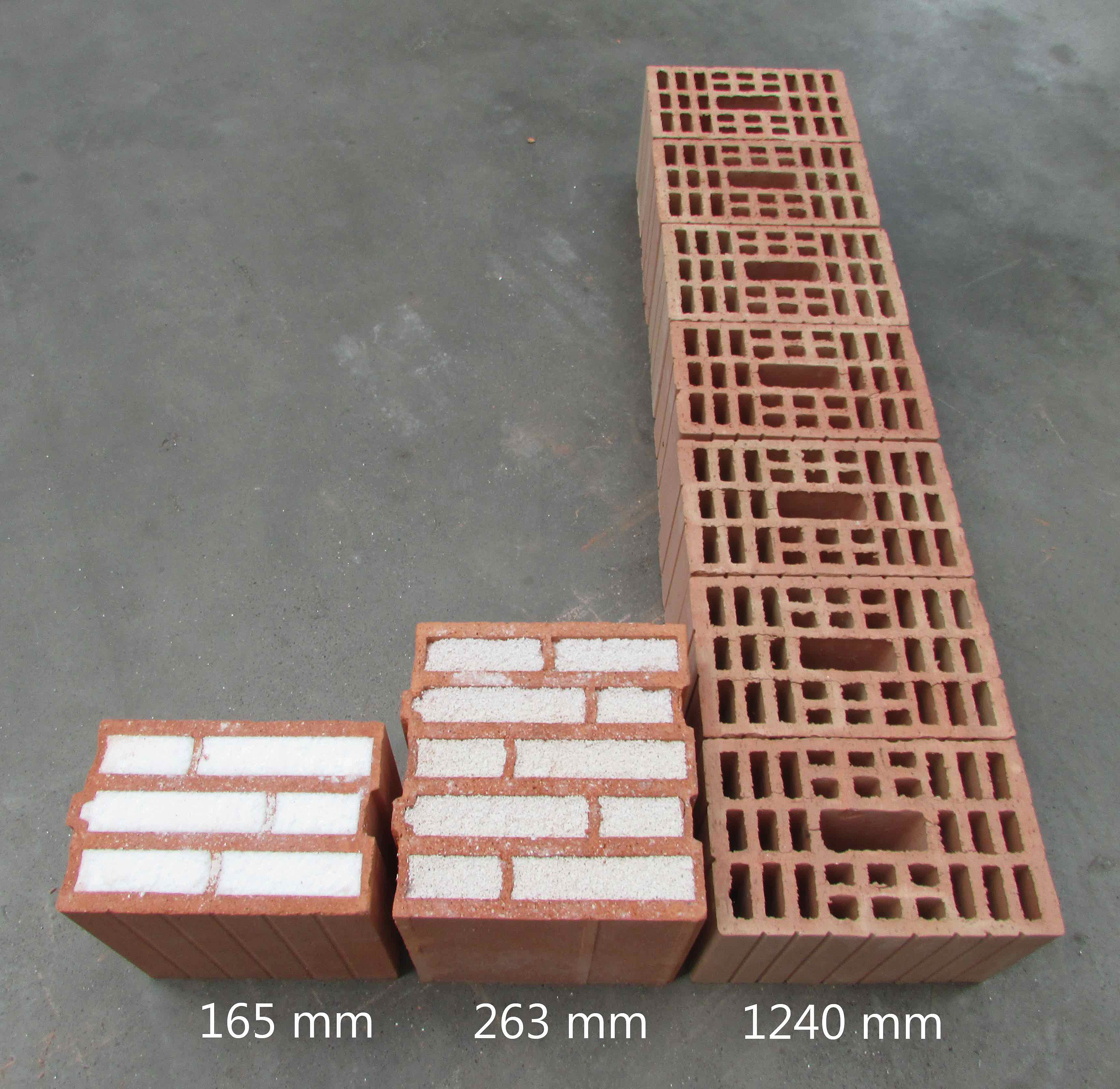 Pour obtenir les mêmes valeurs d’isolation qu’un mur en Aerobrick de 165 mm d’épaisseur, un mur de briques en perlite doit avoir une épaisseur de 263 mm et un mur en briques conventionnelles dépasser le mètre.
