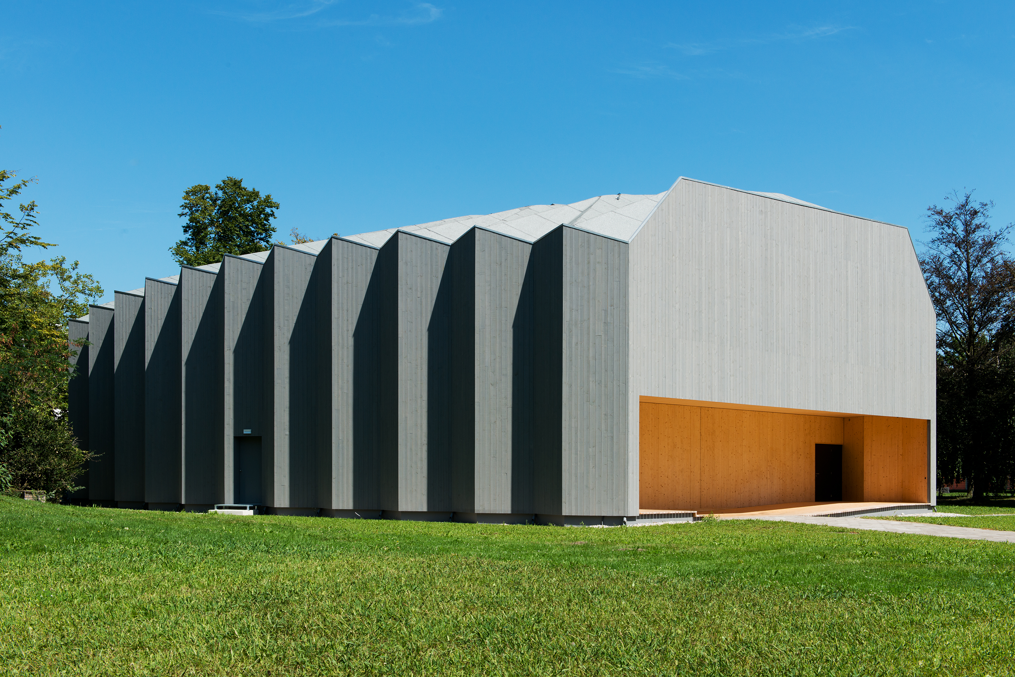 Mention Région Ouest: Théâtre de Vidy, Lausanne VD, 2017 Maître de l’ouvrage: Théâtre Vidy-Lausanne Architecte: Yves Weinand architecte, Lausanne Entreprise bois: Blumer-Lehmann, Gossau Ingénieur bois: Bureau d’études Weinand, Liège (B)