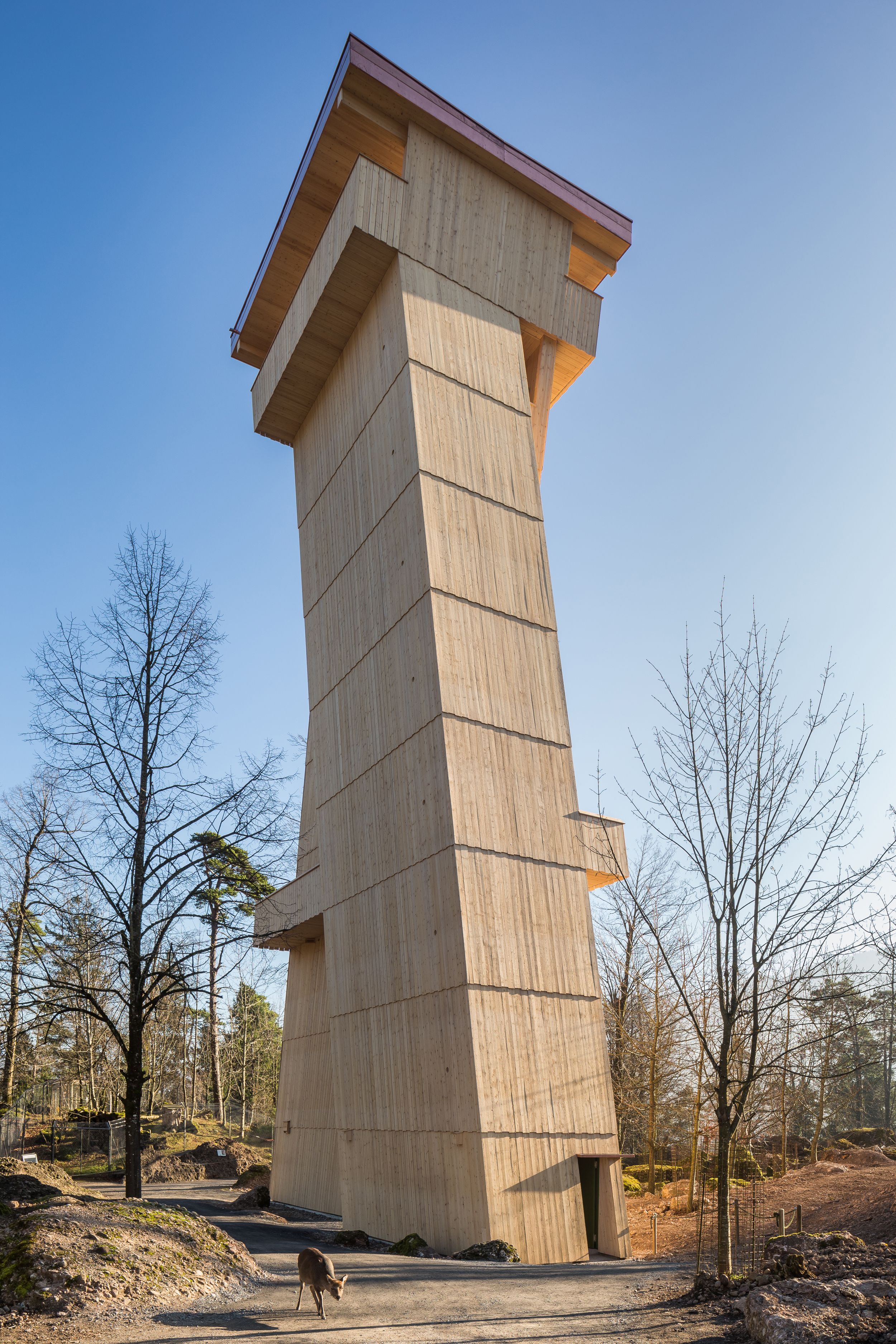 Prix spécial Bois Suisse Tour du parc animalier de Goldau SZ, 2016 Maître de l‘ouvrage: Natur-und Tierpark Goldau Architecte: Gion A. Caminada, Vrin Entreprises bois: Annen Holzbau AG, Goldau Schilliger Holz, Küssnacht Ingénieur bois: Walter Bieler AG, Bonaduz Certificat d’origine bois Suisse (pour l’objet entier)