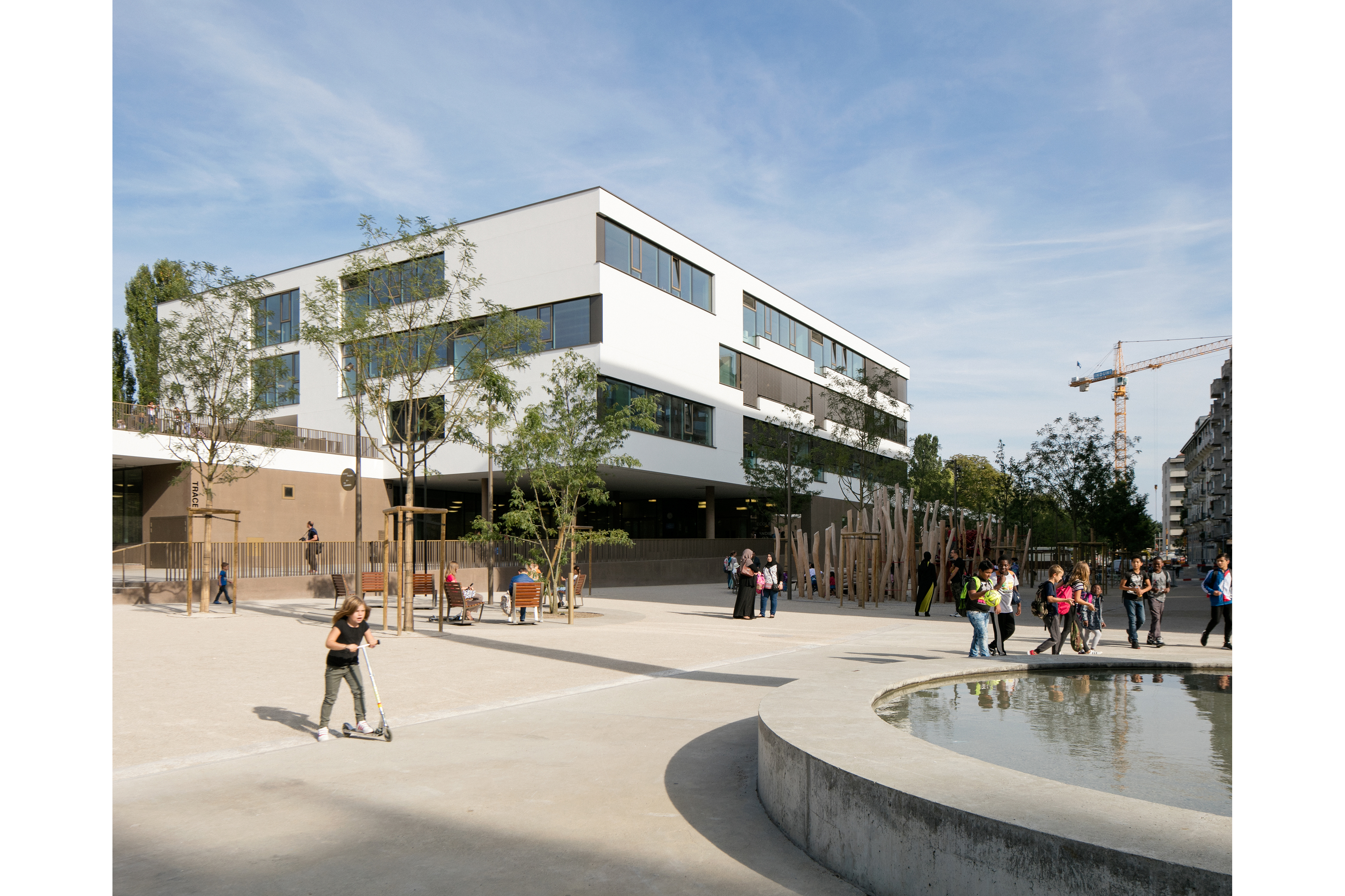ÉCOLE, CRÈCHE, PISCINE ET ESPACE PUBLIC DE CHANDIEU, Genève (Genève) Architecte : atelier bonnet architectes, Genève.