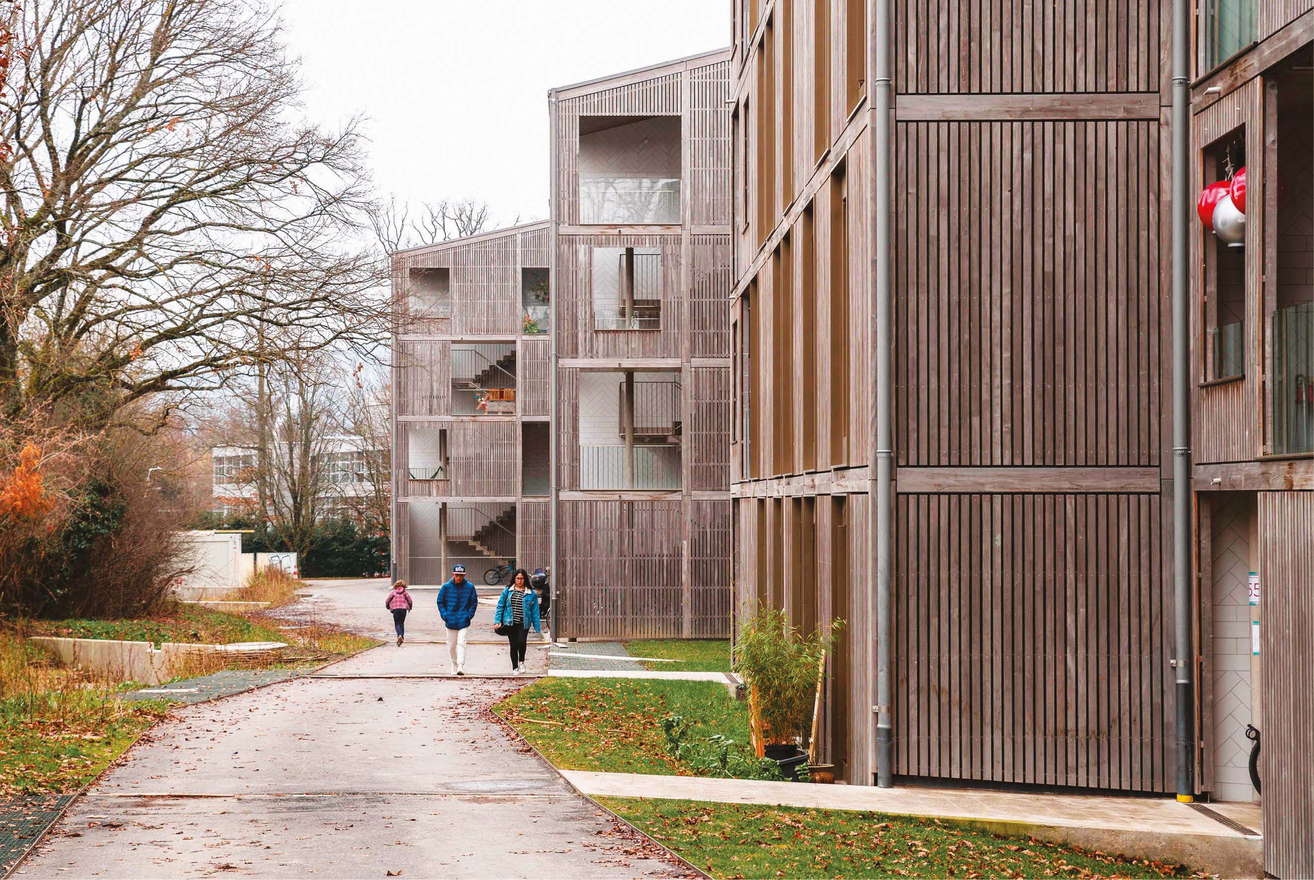 Bonhôte Zapata Architectes SA et la Coopérative de l’habitat associatif (CODHA) Habitation et crèche, Rigaud 55, Genève (GE), 2015–2017 Insertion maîtrisée de 49 logements coopératifs entre un secteur de villas et un lotissement de petits immeubles locatifs. En créant six grandes maisons de bois dotées d’espaces et de locaux communautaires, le projet concrétise une certaine idée de la vie en coopérative.