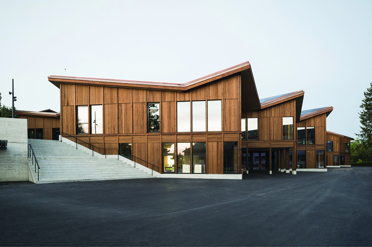 Diplom Plusenergiebau: Neue Schule Port BE; Bauherrschaft: Gemeinde Port; Architektur: Skop Zürich; PV-Planung: Energy Optimizer Pieterlen BE