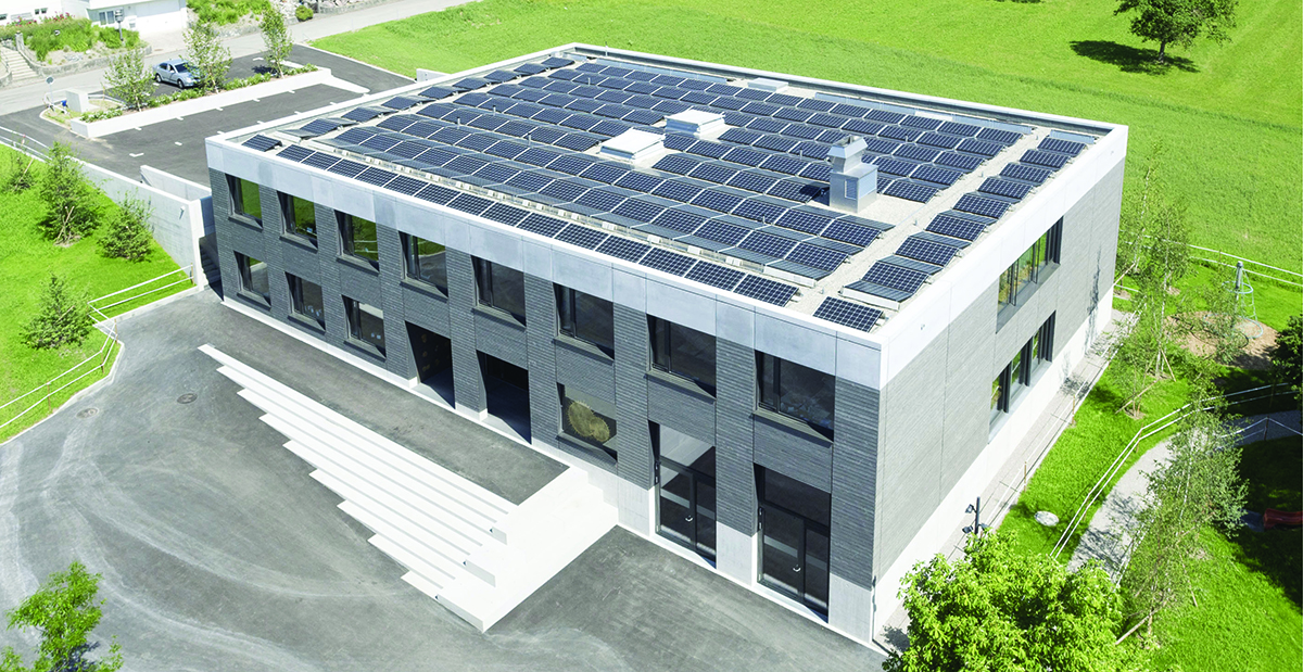 Norman Foster Solar Award: Primarschulhaus Kastanienhof St. Margrethen TG; Bauherrschaft: Gemeinde St. Margrethen; Architektur: dransfeldarchitekten, Ermatingen TG; PV-Planung: Kierzek Kreuzlingen TG