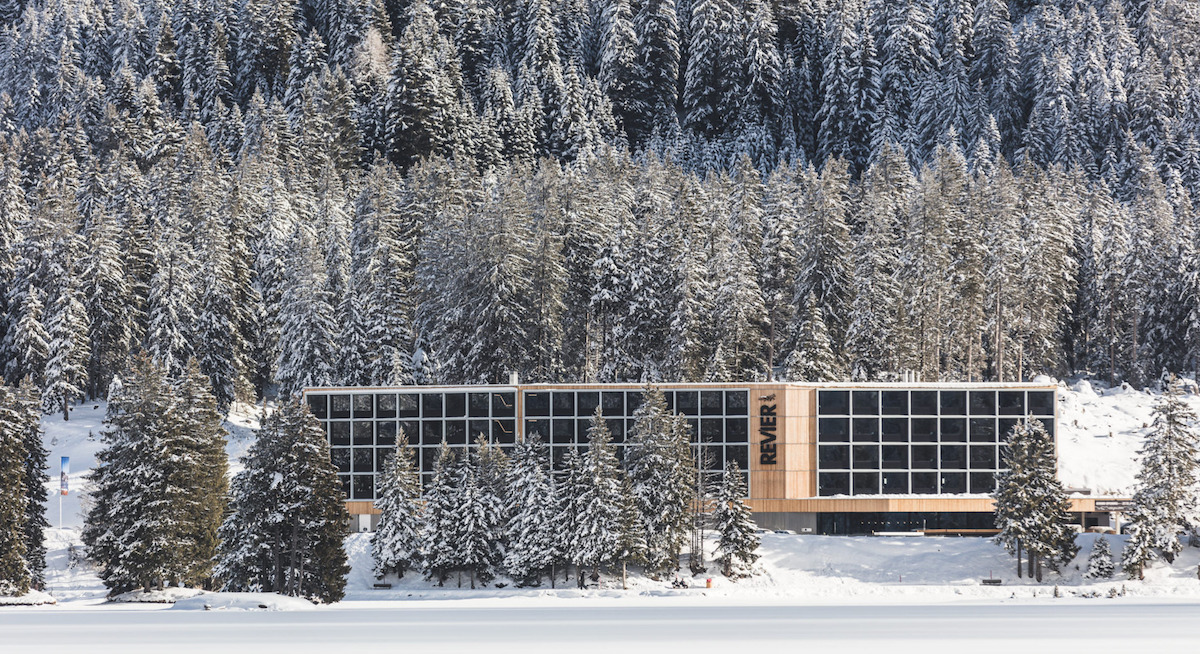 Die «Revier Mountain Lodge» ist das erste «New Generation Hotel» in Graubünden und wurde Ende Dezember 2017 eröffnet.