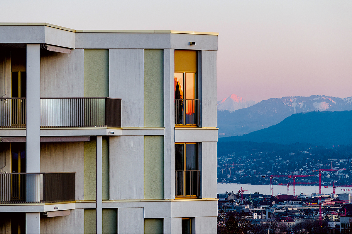 Die neue Siedlung ist ein selbstbewusster Teil der Stadt­silhouette.