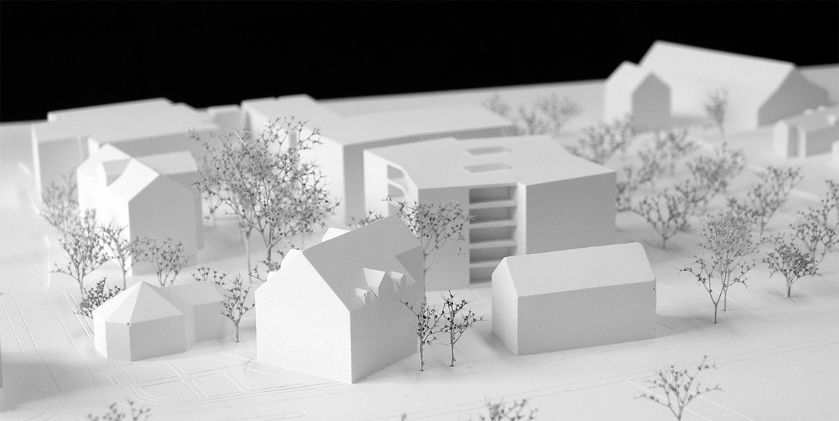 Siegerprojekt «Tilia»: ein kompaktes fünfgeschossiges Volumen, das sich mit seinen Abschrägungen und Nischen mit dem Aussenraum verzahnt.