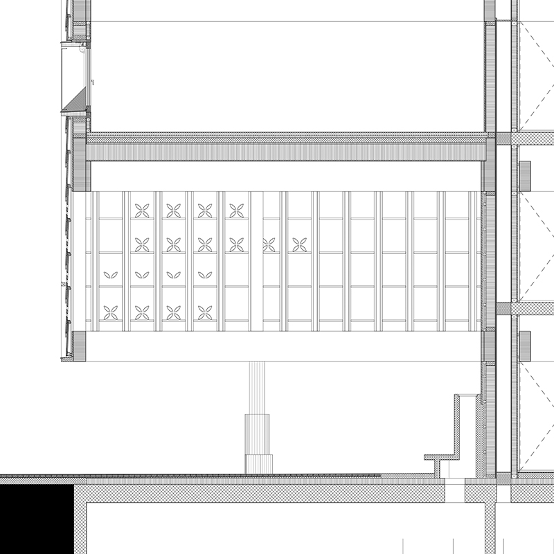Fassadenschnitt durch den überdachten Eingangsbereich. Die Bau ist weitgehend als Holzkonstruktion in Schichtholz (Fichte) konzipiert, mit Bodenplatten aus Beton.