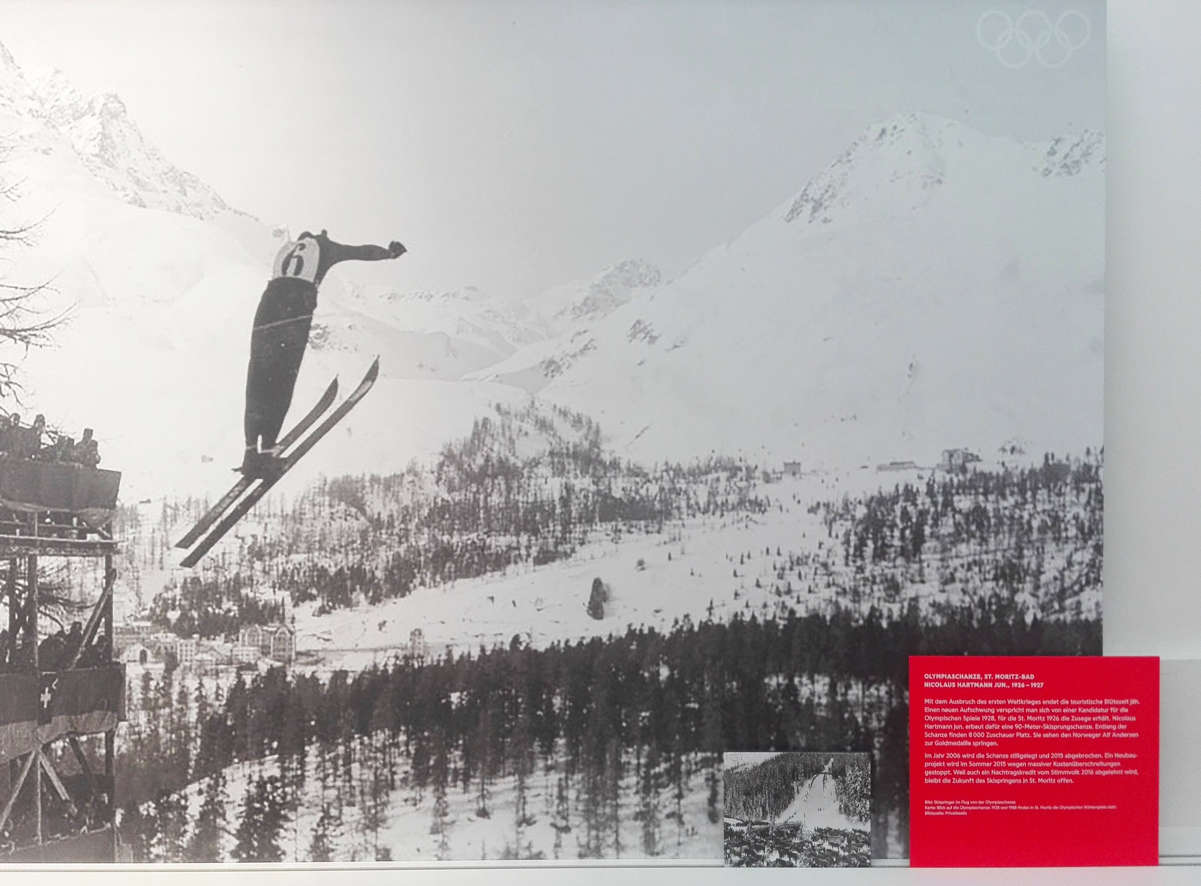 Ausstellung «Hartmann. Architektur einer Familie»: Olympiaschanze in St. Moritz Bad von Nicolaus Hartmann jun. (1926–1927). Sie wird 2015 abgebrochen, der geplante Ersatzneubau ein Jahr später vom Stimmvolk abgelehnt.