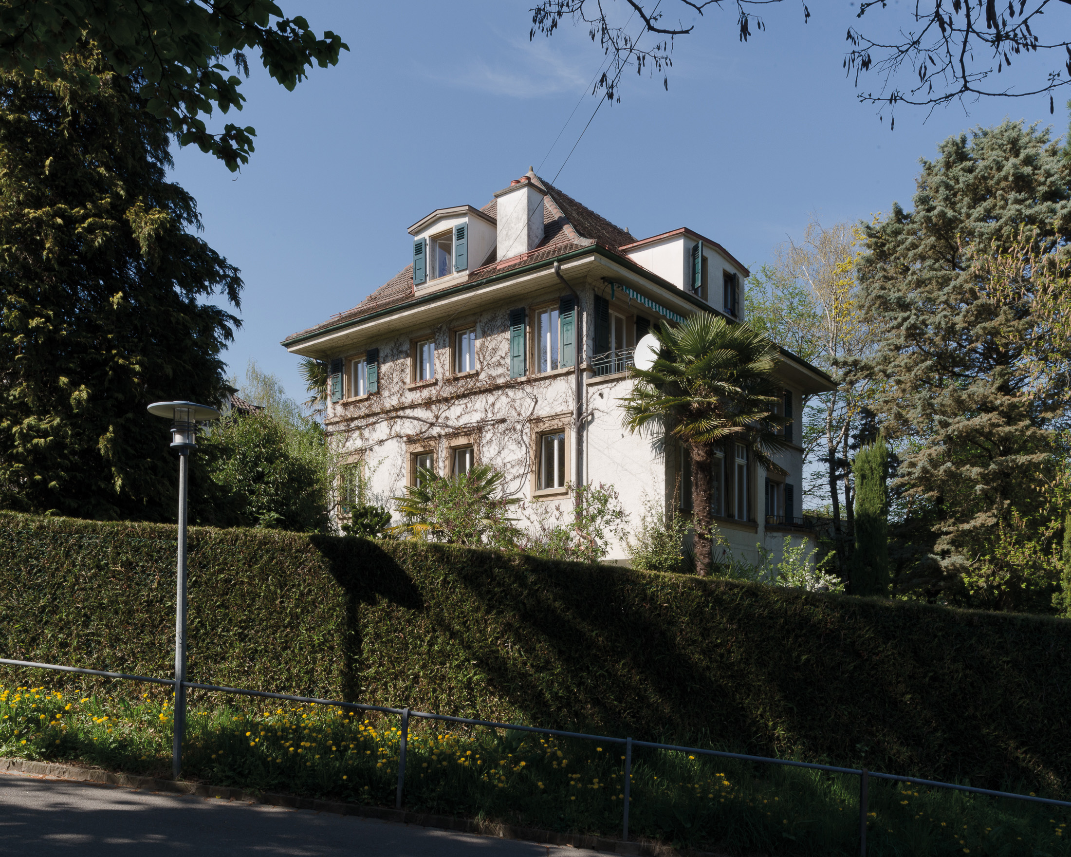 La maison Architecte: Bureau Brisson Architectes Réalisation: 2017-2018 Cube SIA 416: 1300 m3 Coûts CFC 1-5: 1 000 000 CHF TTC