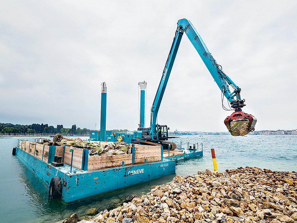 Déchargement des cailloux sur la Digue Nord