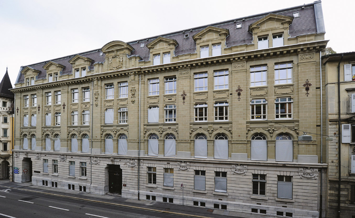 Transformation de l’ancienne polyclinique de Lausanne, 2014, rénovation de la façade en grès (remplacement des pierres abîmées, relevé des sculptures, réfection des crépis)