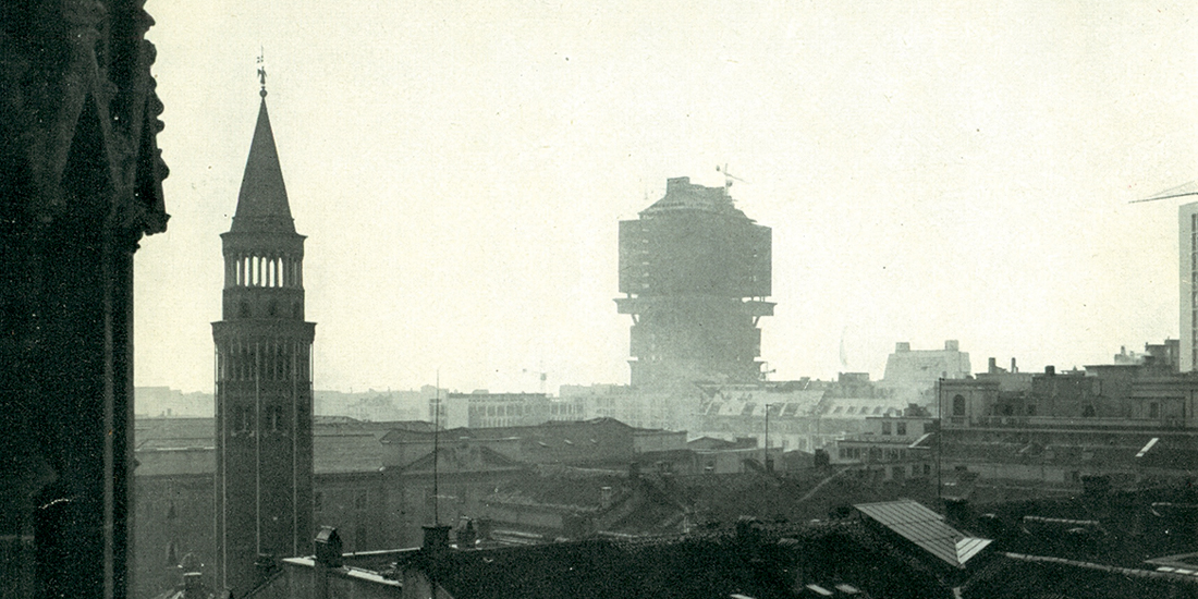 Torre Velasca in costruzione (Foto dall’opuscolo pubblicitario della Società Generale Immobiliare, Alinea, Firenze, 1999)