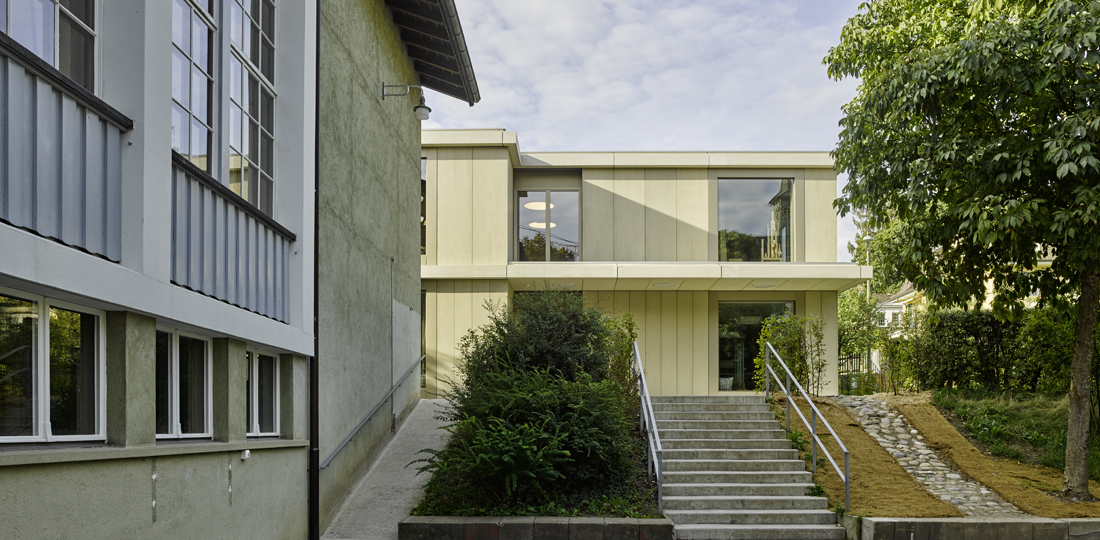 Alt- und Neubau der Volksschule Sulgenbach.