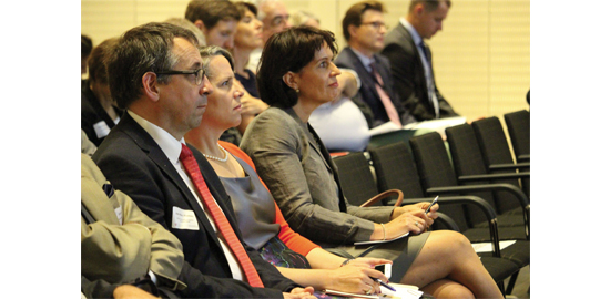 De droite à gauche : la conseillère fédérale Doris Leuthard, l’ambassadrice US Suzan G. LeVine et le recteur de la ZHAW Jean-Marc Piveteau lors de la cérémonie de clôture des Innovation Days.