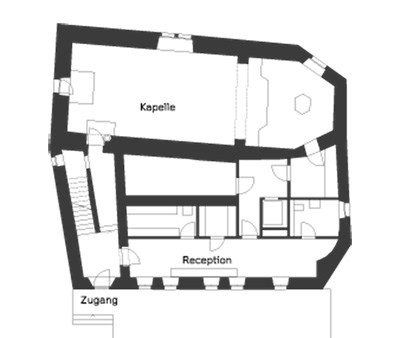 Grundriss Erdgeschoss. Der Bau wird von der Südseite betreten, die Rollstuhlgängigkeit ist über einen Lift bis ins 3. OG gewährleistet