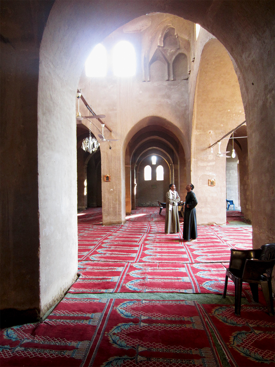 Als einziges unter den von Fathy gebauten Gebäuden in New Gourna ist die Moschee in gutem Zustand. (Foto: Danielle Fischer)