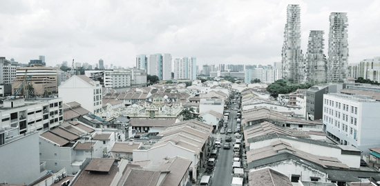 Ein Ensemble von Türmen im Singapurer Stadtteil Tiong Bahru. Die Turmelemente reflektieren Massstab und Form der umgebenden Bauformen und weisen so auf Möglichkeiten für eine Einbettung in heterogenen, urbanen Umgebungen hin. (Visualisierung: Gramazio?&amp;?Kohler, ETH Zürich)