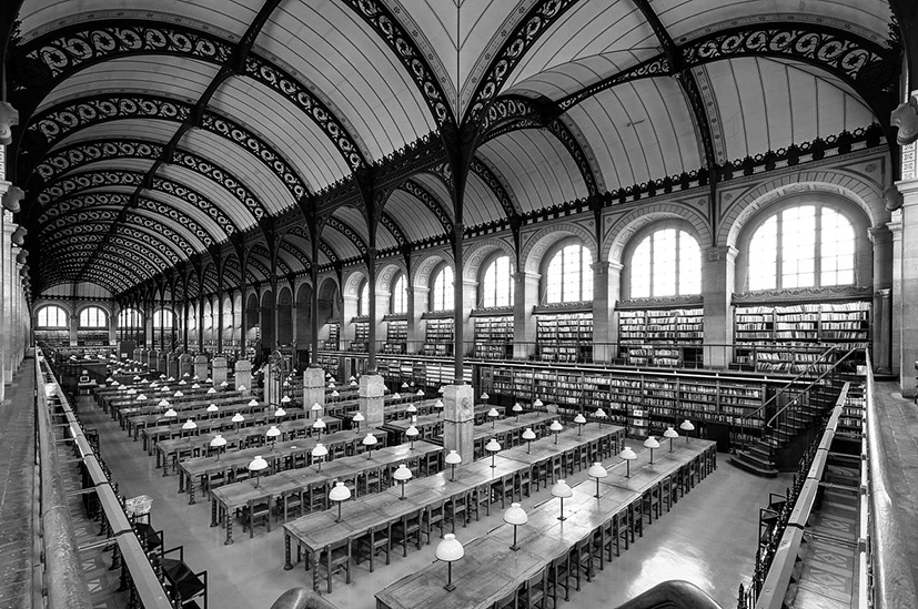 Lesesaal der Bibliothek Sainte-Geneviève in Paris von Henri Labrouste, erbaut 1843 1850. (Foto: Wikimedia Commons, Marie-Lan Nguyen)