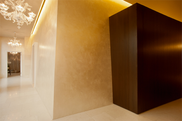 Limmathof Private Spa, Ennetbaden AG, 2011. Terra-di-Pietra-Wände mit einem Überzug aus drei Lagen Perlmutt. Innenarchitektur: Ushi Tamborriello, Baden. (Foto: Jochen Splett)
