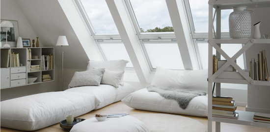 Sich wandelnde Bedürfnisse führen zu neuen Wohnformen: Ein ungenutzter Raum wird zum bewohnbaren Loft. (Bild: Velux, Trimbach / Lignum)