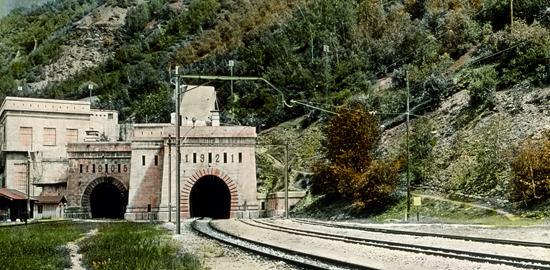 Nordportale des Simplontunnels bei Brig. Im Innern laufen seit 2012 Instandsetzungsarbeiten. (Foto: Keystone)