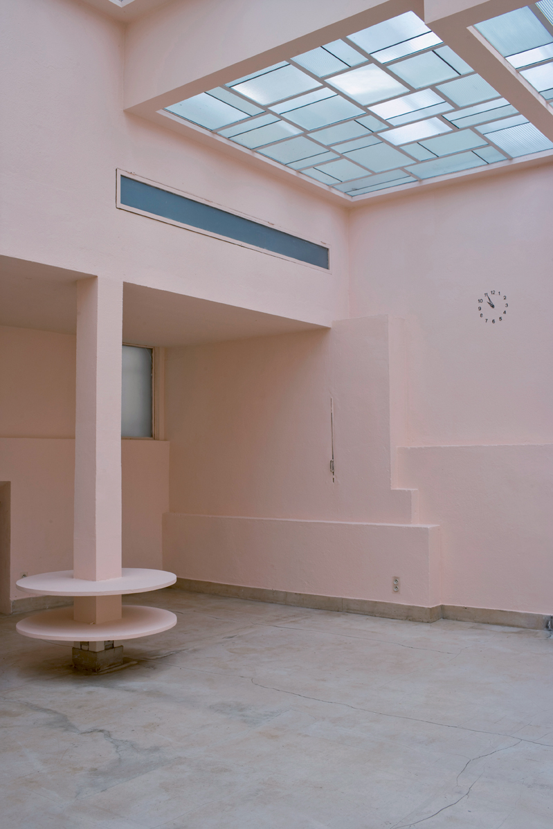 Die 1982 gestohlenen Verglasungen der Decke im Salon rose von Louis Barillet wurden rekonstruiert. (Foto: Villa Noailles / Oliver Amsellem 2013)
