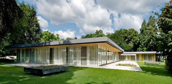 Der Bungalow verkörperte in den 1960er-Jahren in Deutschland den idealen Wohntypus nach nordamerikanischem Vorbild. Architekt Sep Ruf kannte und schätzte die kalifornischen Case Study Houses und adaptierte sie für mitteleuropäische Verhältnisse. (Foto: St
