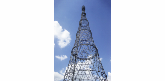 Aktuelle Aufnahme des Schabolowka-Radioturms, der kurz vor der Demontage steht. Die an der Spitze ersichtliche Antenne wurde 1991 hinzugefügt. (Foto: Institut für Bauforschung und Denkmalpflege, ETHZ)