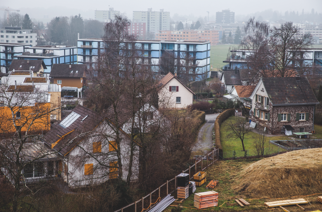 In Wetzikon stehen die unterschiedlichsten Bebauungsstrukturen, Baustile und Nutzungen nebeneinander. (Foto: Susanne Hofer © ETH Wohnforum - ETH CASE, Departement Architektur, ETH Zürich)