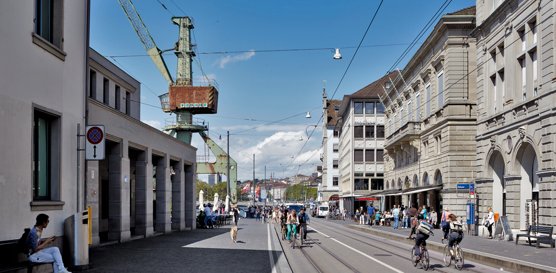 In der Stadt Zürich sind täglich eine Million Verkehrsteilnehmende unterwegs auf 740 km Strassen, 280 km öV-Netz und 210 Velorouten.