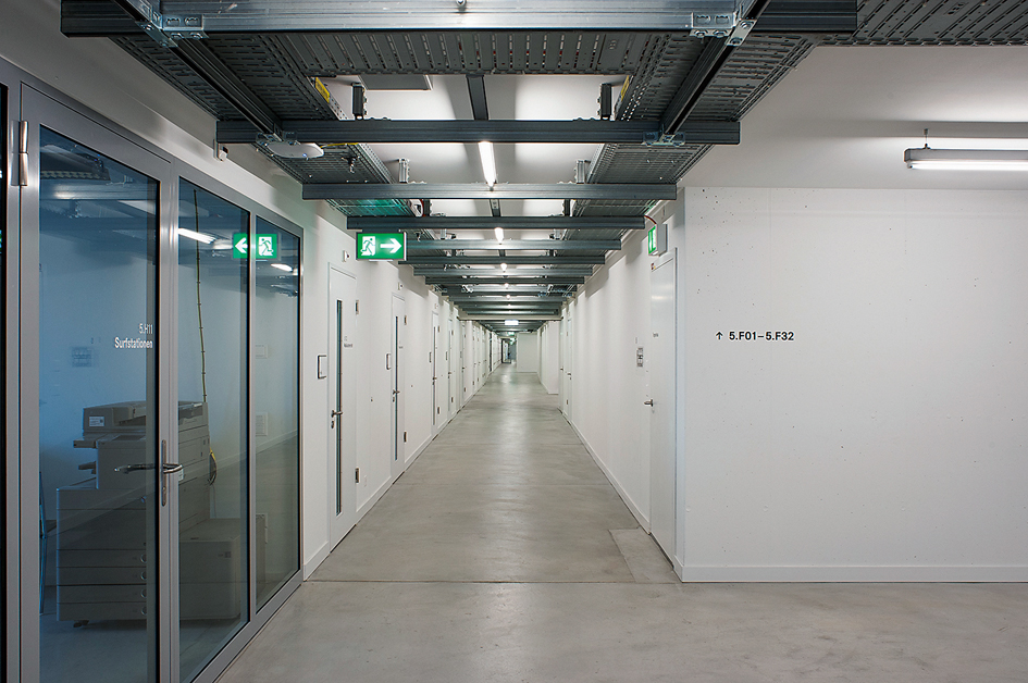 Ein fein verzweigtes Gangsystem führt zu Übungsräumen und Büros. (Foto: Anna-Lena Walther)