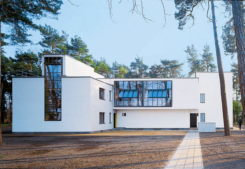 Das Meisterhaus Muche-Schlemmer in Dessau von Walter Gropius wurde 2001 2002 instand gesetzt. Es wird heute von der Stiftung Bauhaus Dessau genutzt. (Foto: Brenne Architekten)