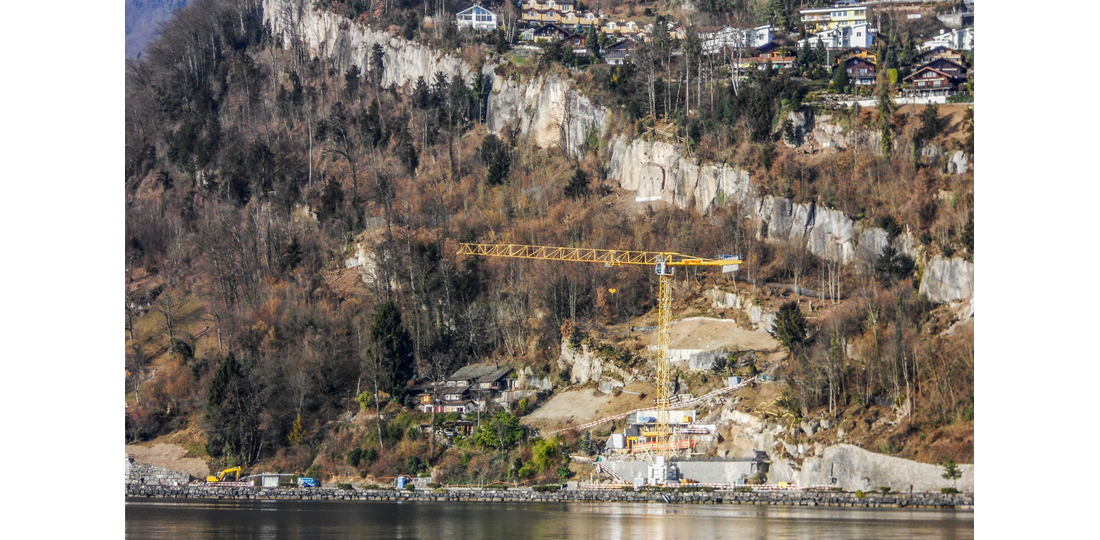 Rückbau von fünf Liegenschaften in der Horlaui, Gemeinde Weggis LU. Ein angemessener Schutz der Bewohner vor herabstürzenden Felsblöcken wäre unverhältnismässig teuer gewesen.