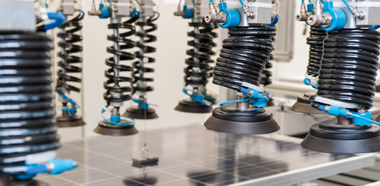 Nach dem mechanischen Belastungstest der Photovoltaikmodule werden Kontrollmessungen durchgeführt. Dazu gehören ­Sichtprüfung, Isolationsprüfung und Leistungsmessung sowie die Überprüfung der Elektrolumineszenz und Infrarotfotografie.