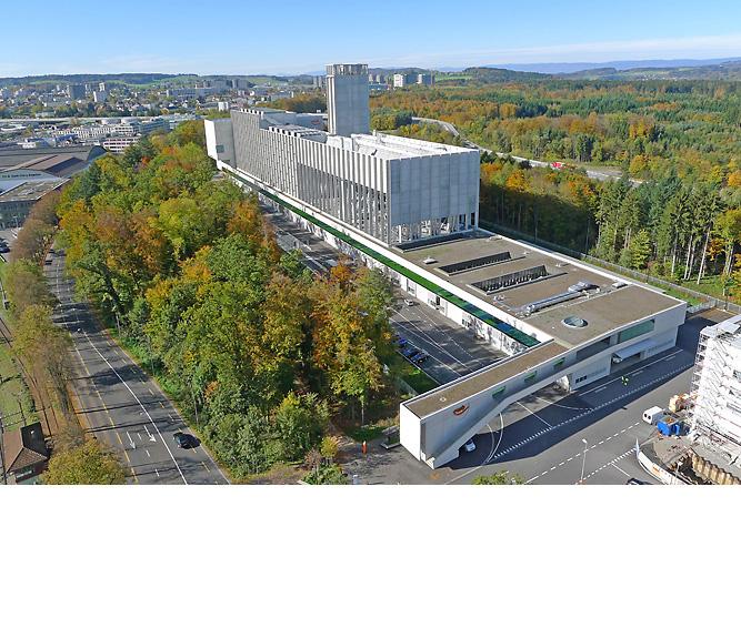 Sieger «Energie»: Energiezentrale Forsthaus, Bern. Ingenieure: TBF + Partner AG, Zürich. Die Energiezentrale Forsthaus von Energie Wasser Bern kombiniert eine Kehrichtverwertungsanlage, ein Holzheiz- und ein Gas-Kombikraftwerk, um die Verwertung des Kehrichts und die Versorgung von Bern mit Fernwärme, Dampf und Strom zu gewährleisten. TBF + Partner AG wurde mit der Gesamtprojektleitung sowie der Projektierung und Ausführungsüberwachung der Verfahrens- und Elektrotechnik beauftragt.