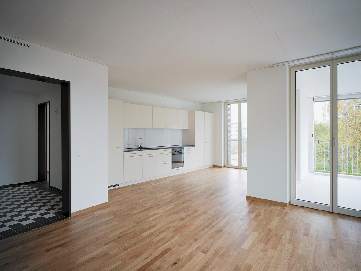 Unterschiedliche Grundrisse mit (fast) einheitlicher Ausstattung (oben: Haus B; unten: Haus K). (Foto: Karin Gauch, Fabian Schwartz)