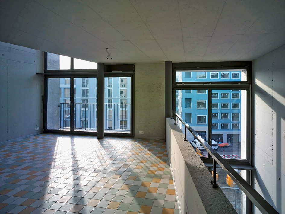 Sichtbare Materialisierungsvielfalt im Dämmbetonhaus (unten Haus G). (Foto: Andrea Helbling)