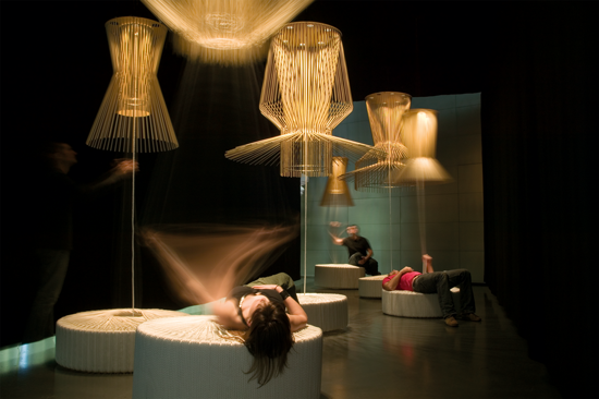 Realizzata per il Centro Culturale Svizzero di Milano (2006), la scenografia A Composition of Cords è uno studio sulla corda come materiale compositivo e strutturale, da cui deriveranno diversi arredi.