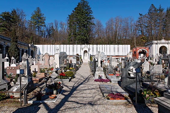 Cimitero di Induno Olona. (Foto: Alessandro Galperti)