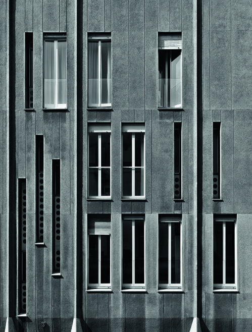 Vico Magistretti, dettaglio della facciata di via San Gregorio in una fotografia di Pino Musi, parte dell opera «Facecity Scroll» realizzata per la Biennale di Architettura di Venezia 2012. (Foto: Pino Musi)