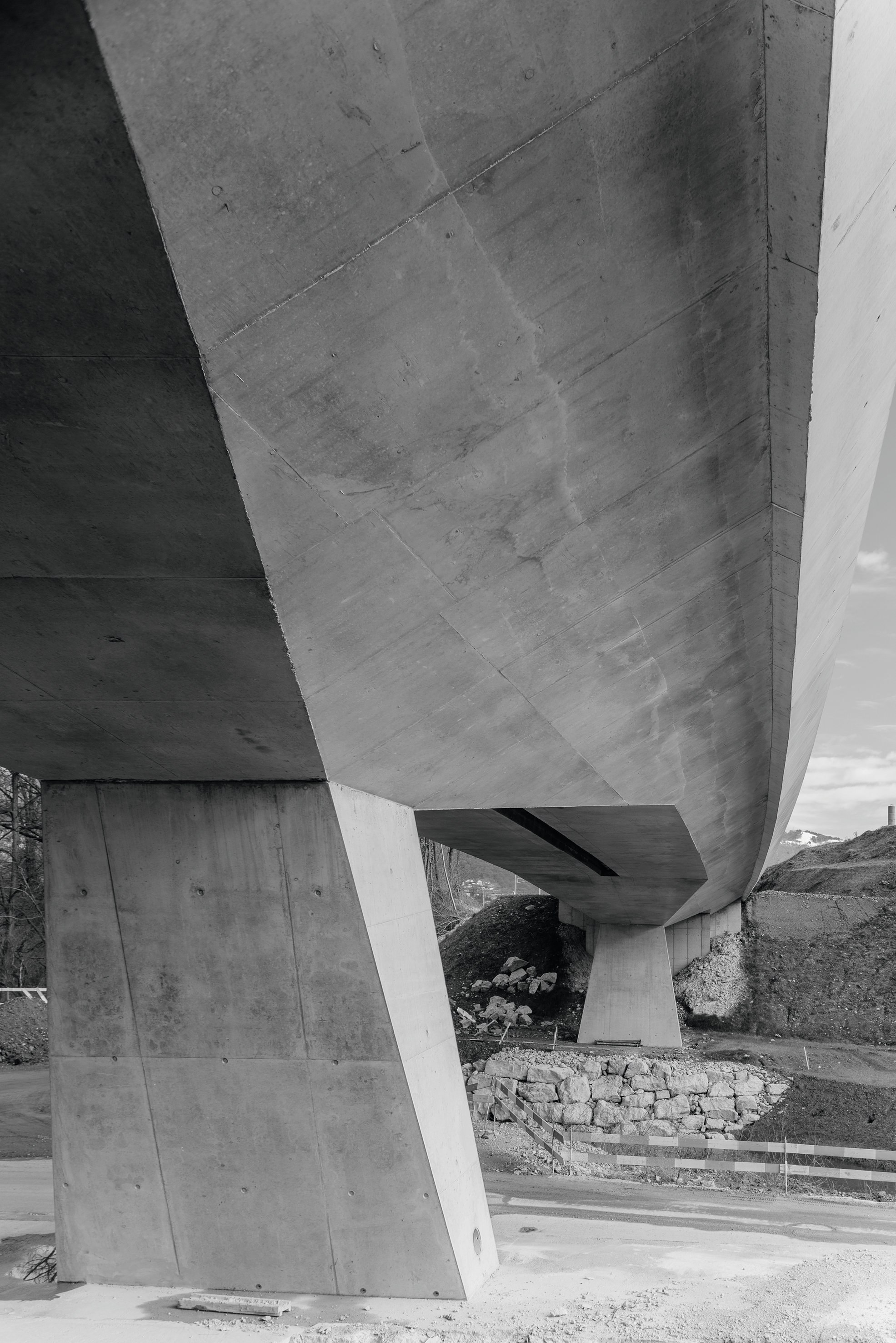 Ponte sul Laveggio con piedritti ruotati verso le estremità del ponte. (Foto: Marcelo Villada)