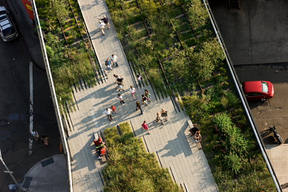 The High Line: section 1, Washington Grasslands, veduta aerea su Little West 12th Street. (Foto: Iwan Baan, 2009)